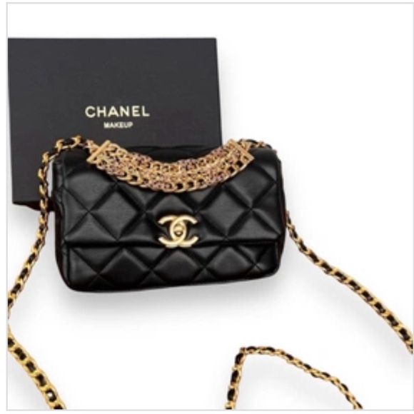 Purple & Black Rhinestone Halo Quilted Beaute
Shoulder Bag NIB - Picture 3 of 15